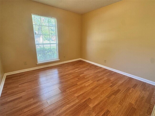 Building Photo - 429 Fieldbrook Dr