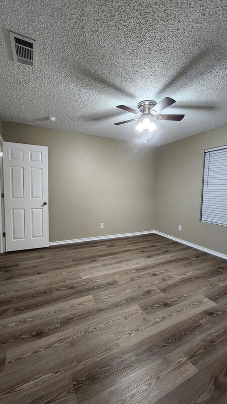Building Photo - 10265 Country Hills Blvd