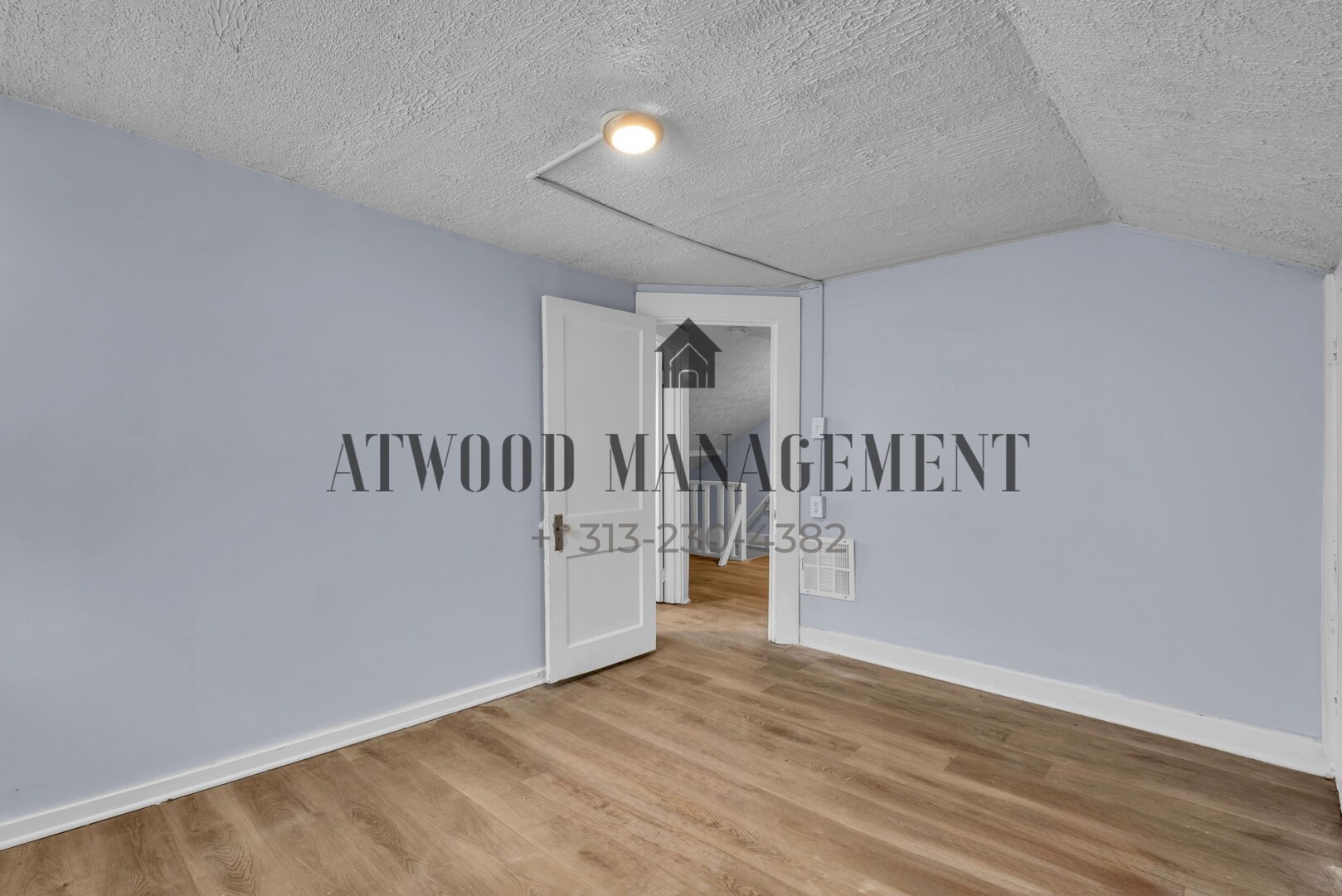 Building Photo - This beautifully updated 4-bedroom, 1-bath single-family home is ready for move-in!