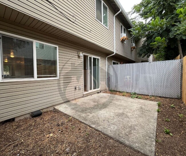 Building Photo - Charter Triplex #2023-LL723