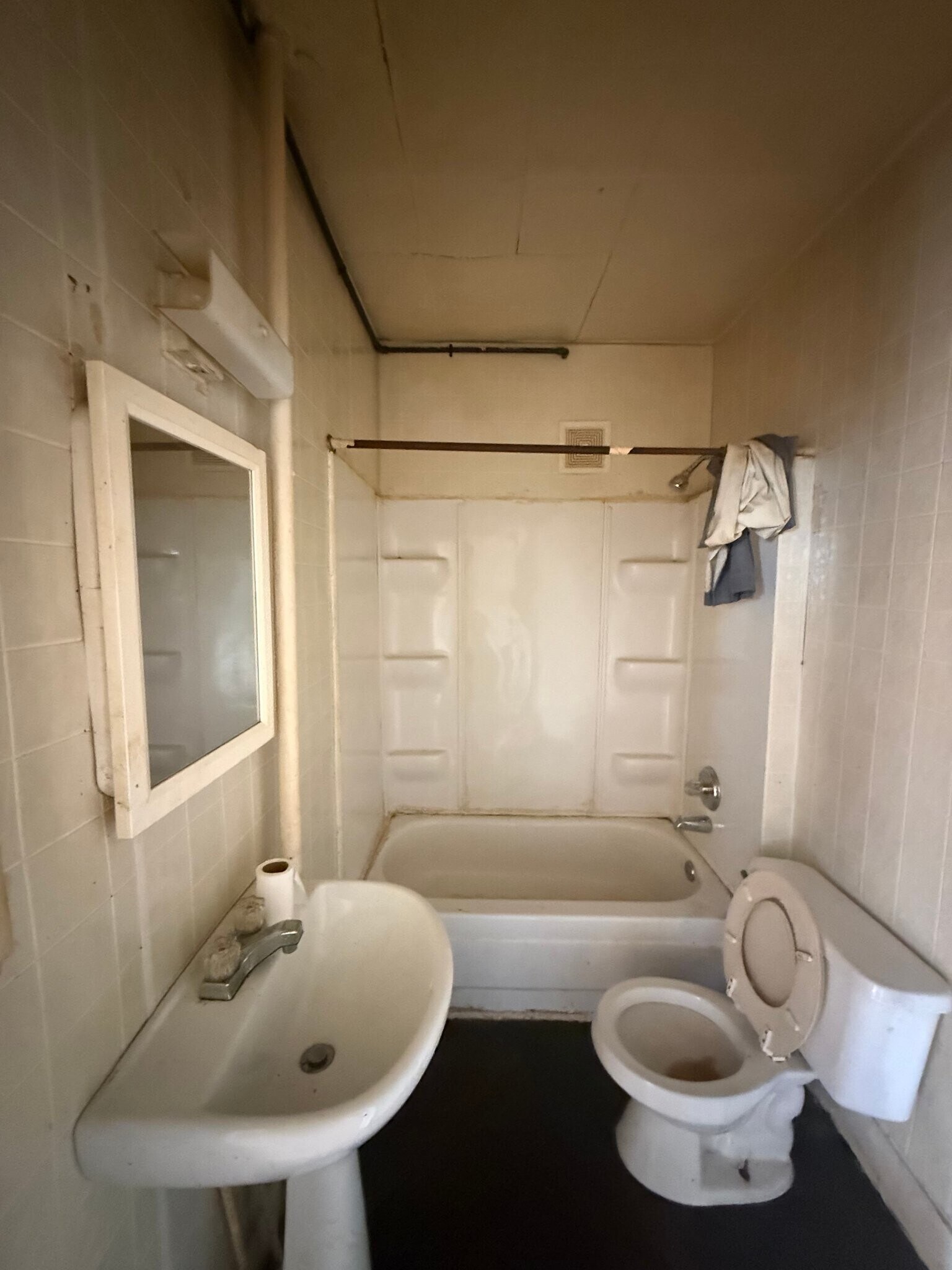 Building Photo - 347 N Stone St