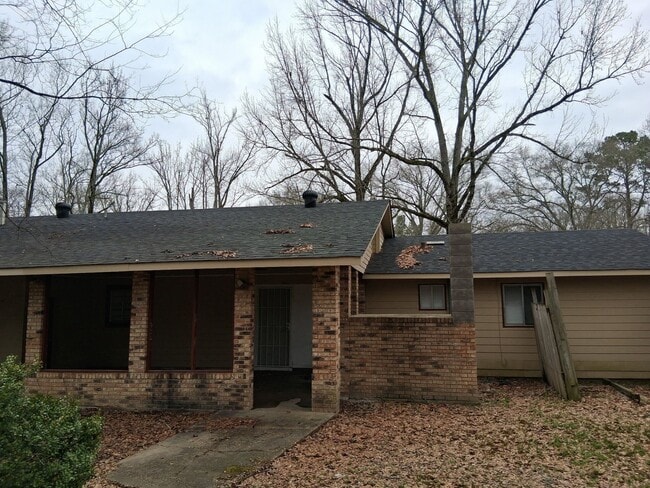 Building Photo - 3207 Longwood Dr