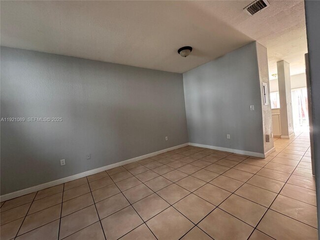 Building Photo - 1660 SE 29th St