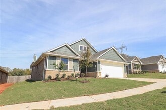 Building Photo - 8201 Mountain Oak Dr