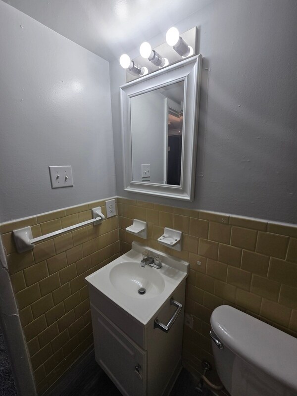 Building Photo - 1221 Nelson St