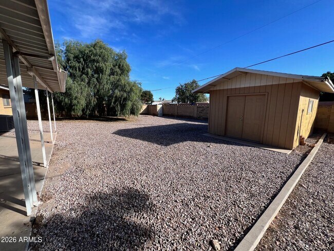 Building Photo - 551 W Gail Dr