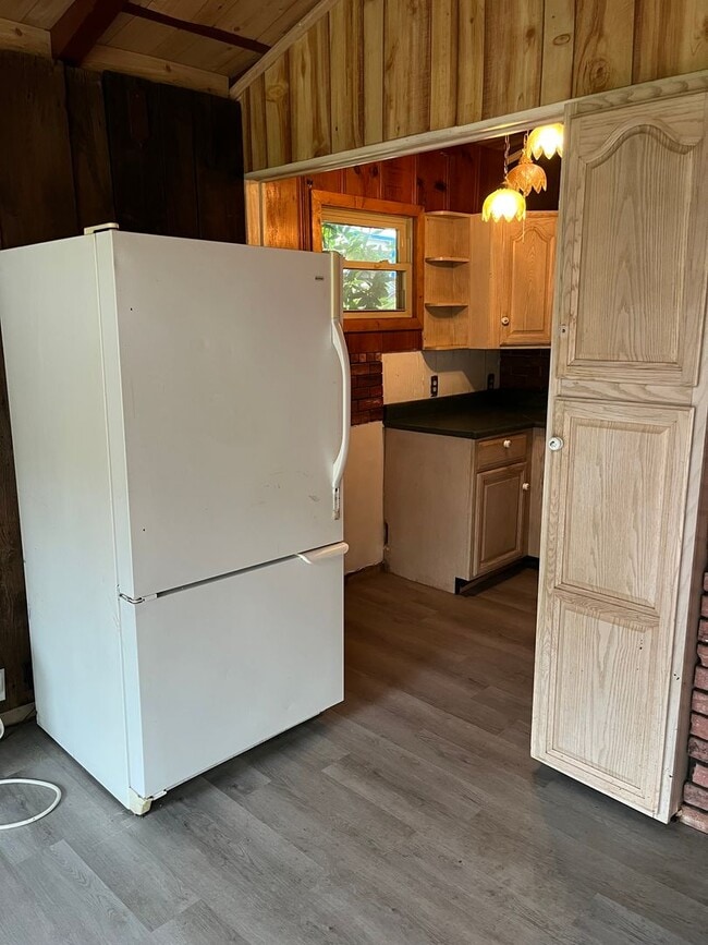 Building Photo - Two Bedroom Home on Austin Lake