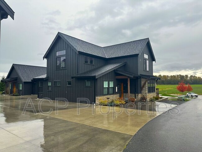 Building Photo - 1570 Farmview Ter