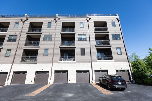 Building Photo - 609 Lakeview Ct