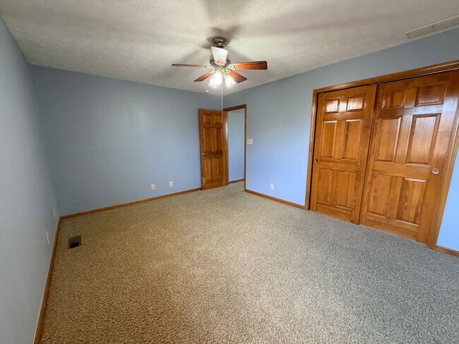 Building Photo - 705 Hummingbird Ln