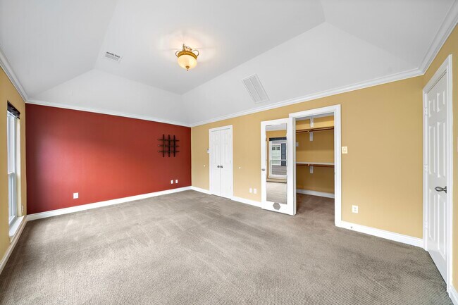 Building Photo - 2927 Clinton Dr