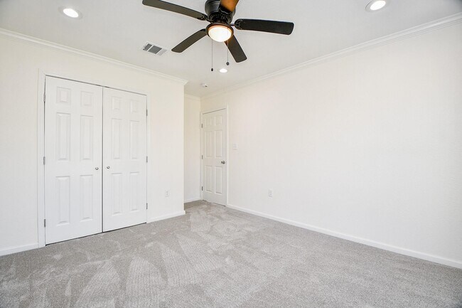 Building Photo - 10402 Kirkhall Dr