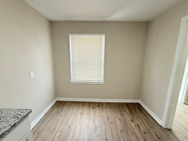 Building Photo - Renovated 3-Bedroom Home – We Welcome Sect...