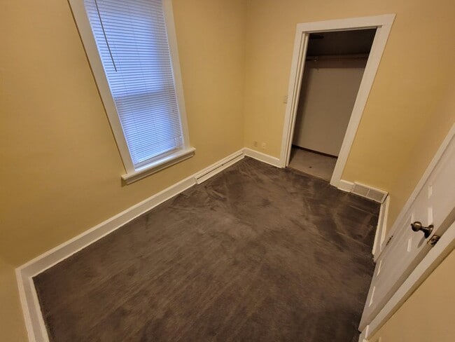 Building Photo - AVAILABLE April! - 4 Bed, 2 Bath Bright & Spacious Home