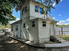 Building Photo - 1118 S Hydraulic Ave