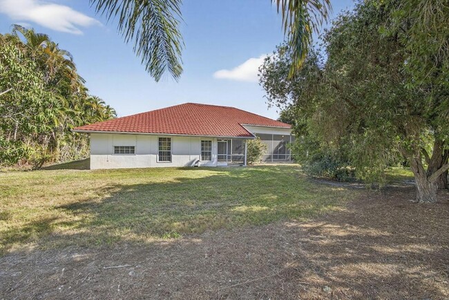 Building Photo - 1940 S Club Dr