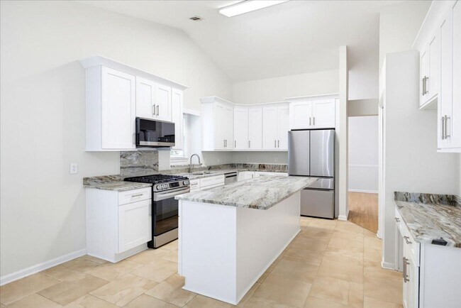 Building Photo - 326 Saybrook Crossing