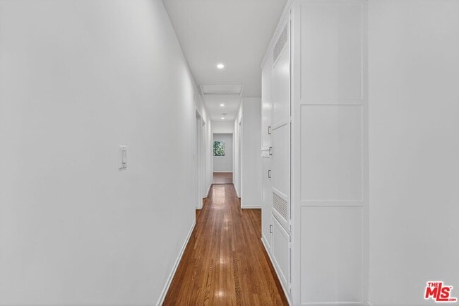 Building Photo - 2436 Walnut Ave