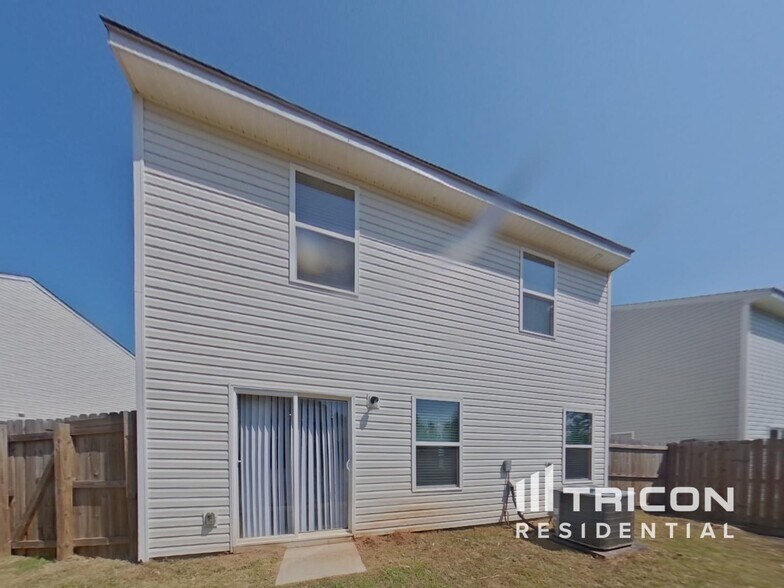 Building Photo - 2124 Southlea Dr