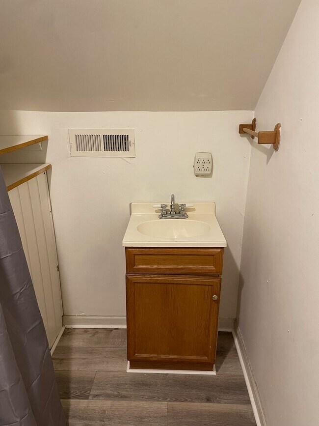 Building Photo - 1098