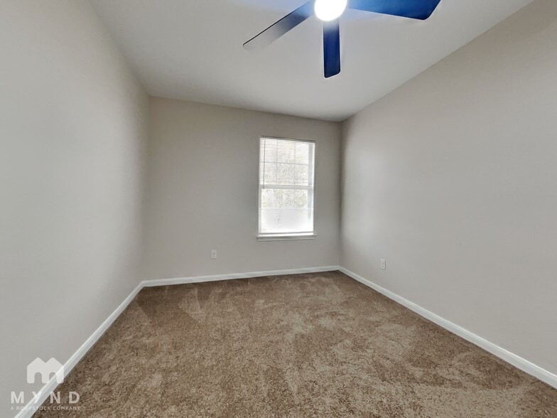 Building Photo - 6128 Sidney St