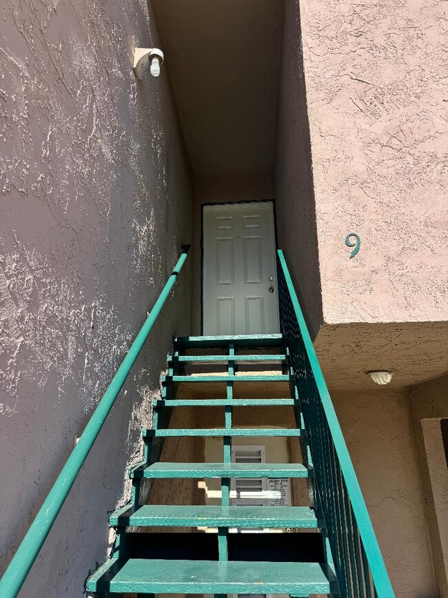 Building Photo - 3707 Hilltop Dr