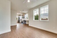 Building Photo - 5317 Reiger Ave