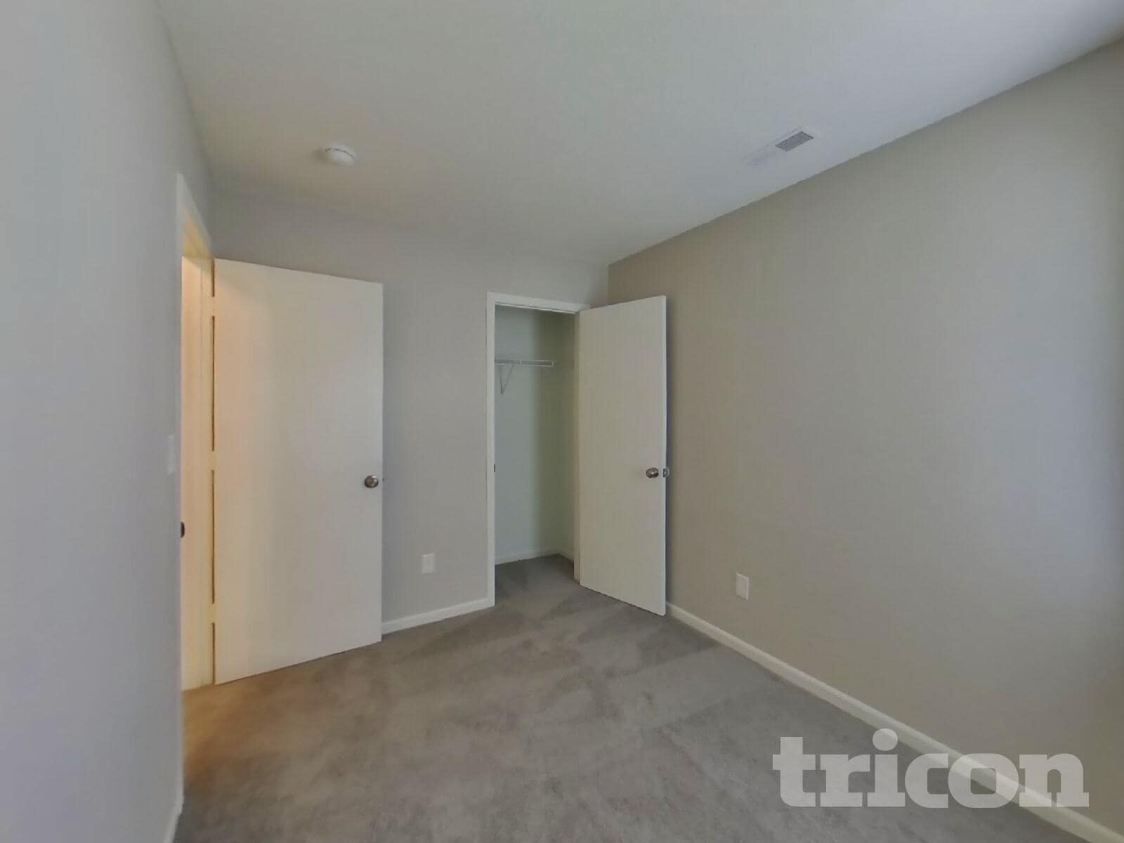 Building Photo - 1679 Long Lake Dr