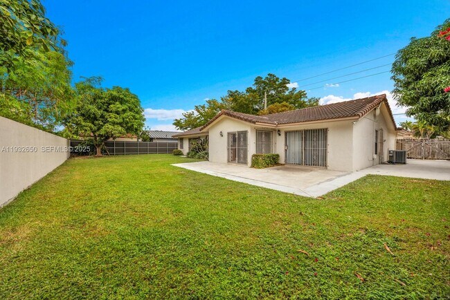 Building Photo - 9400 SW 120th Ave