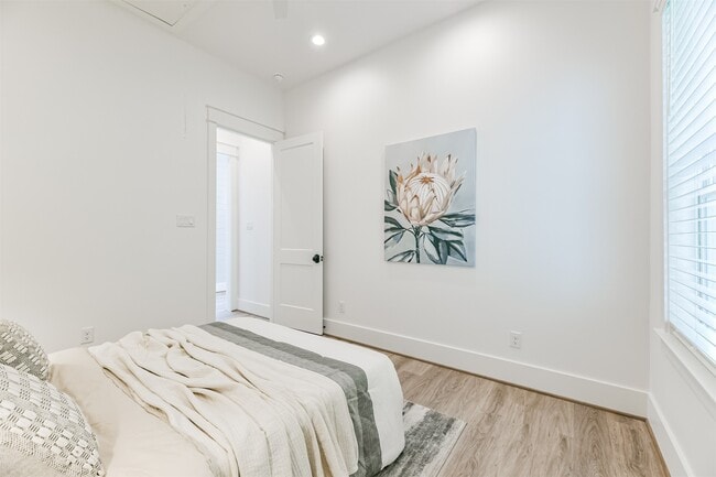 Building Photo - 3007 Avenue Q