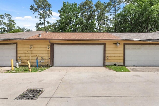 Building Photo - 12322 Wild Pine Dr