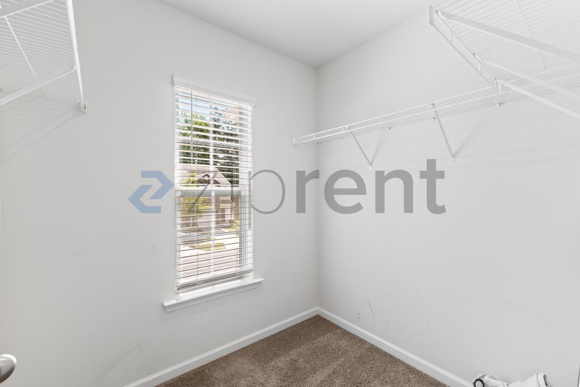 Building Photo - Unit