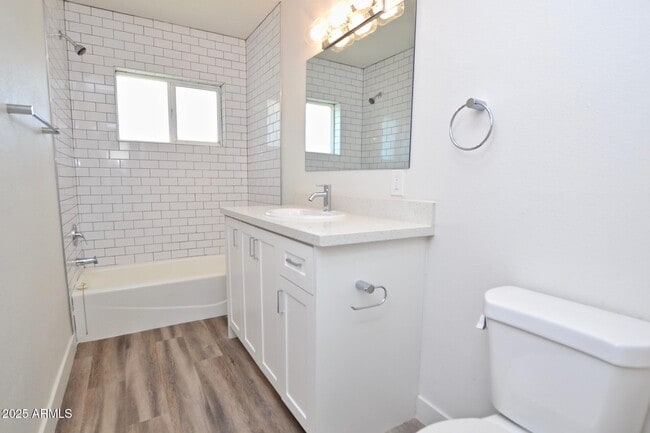 Building Photo - 312 N Hartford St