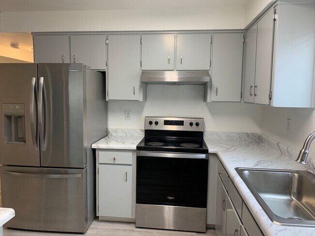 Building Photo - Super clean and move-in ready 3 Bedroom, 2 Bath!!