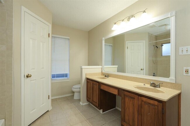 Building Photo - 9130 Kirkleigh Ln