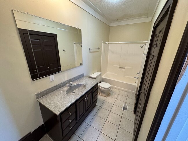 Building Photo - West Iredell Area - 4BR / 3BA + Carport