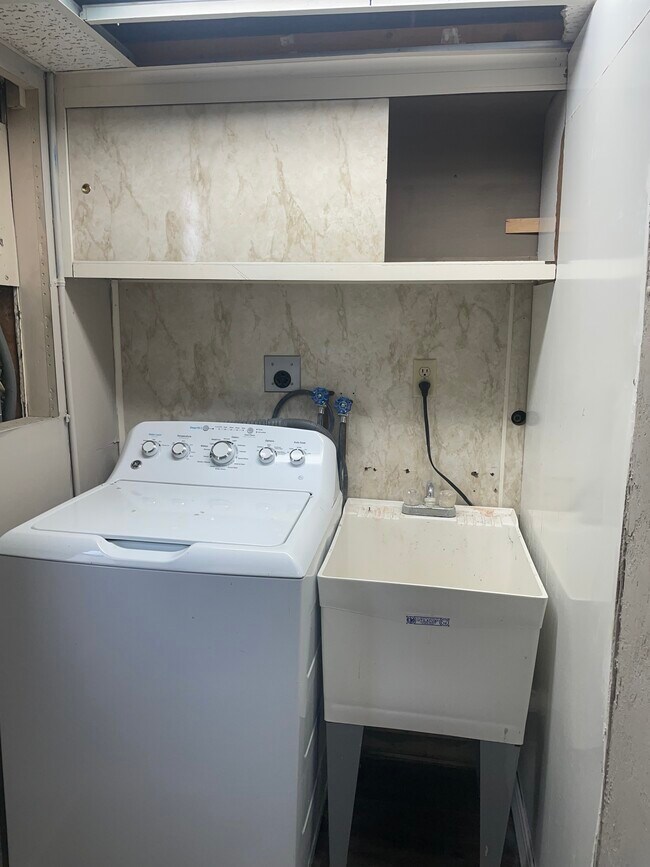 Building Photo - 16222 Howe Rd