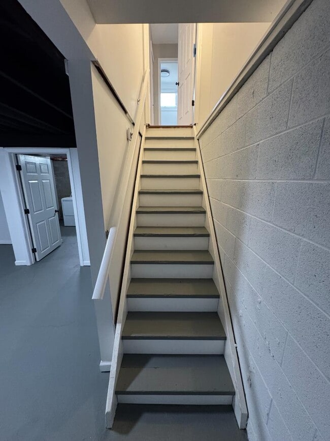 Building Photo - 8106 Warner Rd