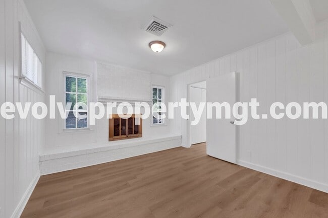 Building Photo - STUNNING RENOVATION IN PRIME LOCATION!! $5...
