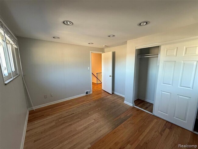 Building Photo - 1111 Holland St