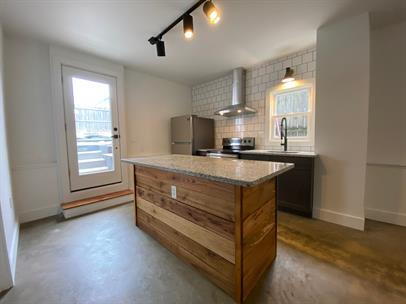 Building Photo - Charming Newly Renovated Down Stairs Apartment in the Heart of Downtown Winchester