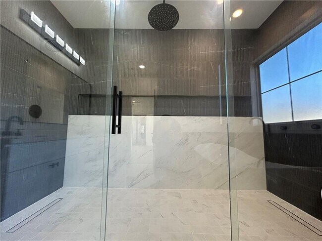 Building Photo - 73 Whitefoord Ave SE