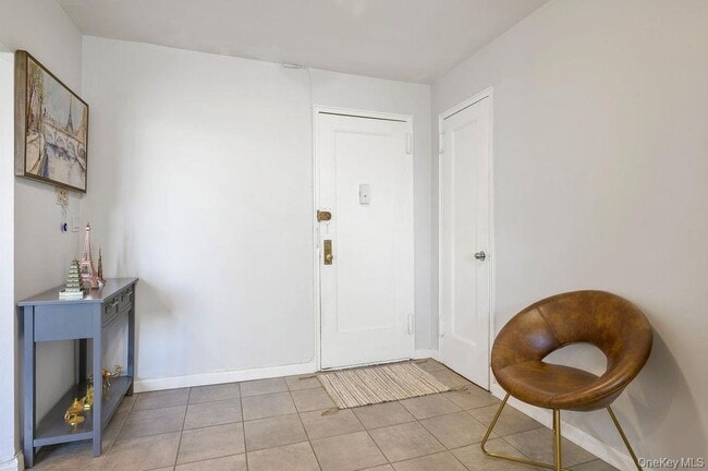 Building Photo - 600 Pelham Rd