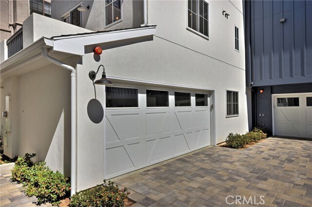 Building Photo - 4641 Cahuenga Blvd