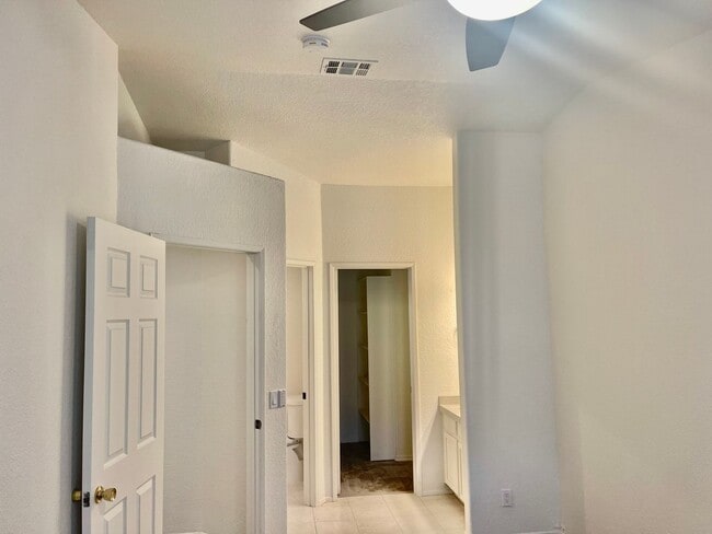 Building Photo - Fully Renovated 3-Bedroom Townhome in Gate...