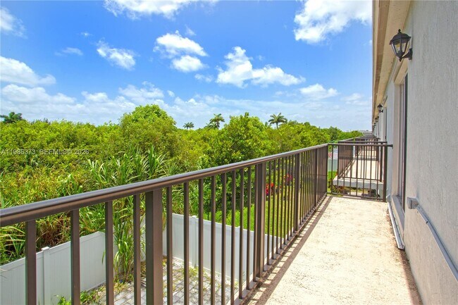 Building Photo - 846 SE 19th St