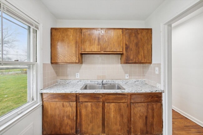 Building Photo - West Side - 3 Bedroom Bungalow