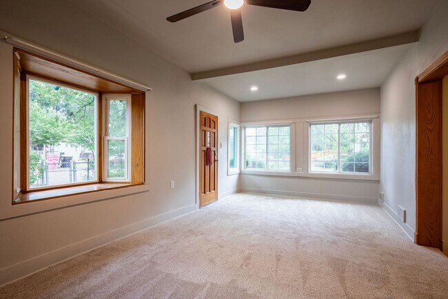 Building Photo - Quaint 2 Bed 1 Bath House in 80907!!