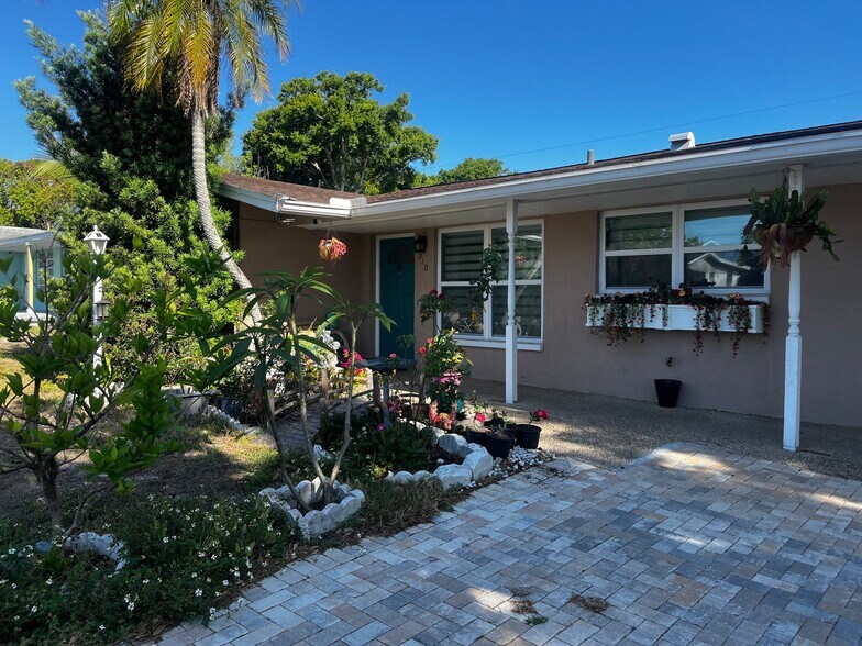 Building Photo - 310 15th Ave SW