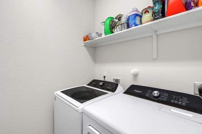 Building Photo - "Spacious 5-Bedroom Home with 3.5 Full Bat...